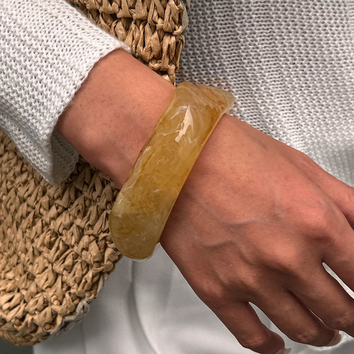 Bracelet Large en Résine – Style Géométrique