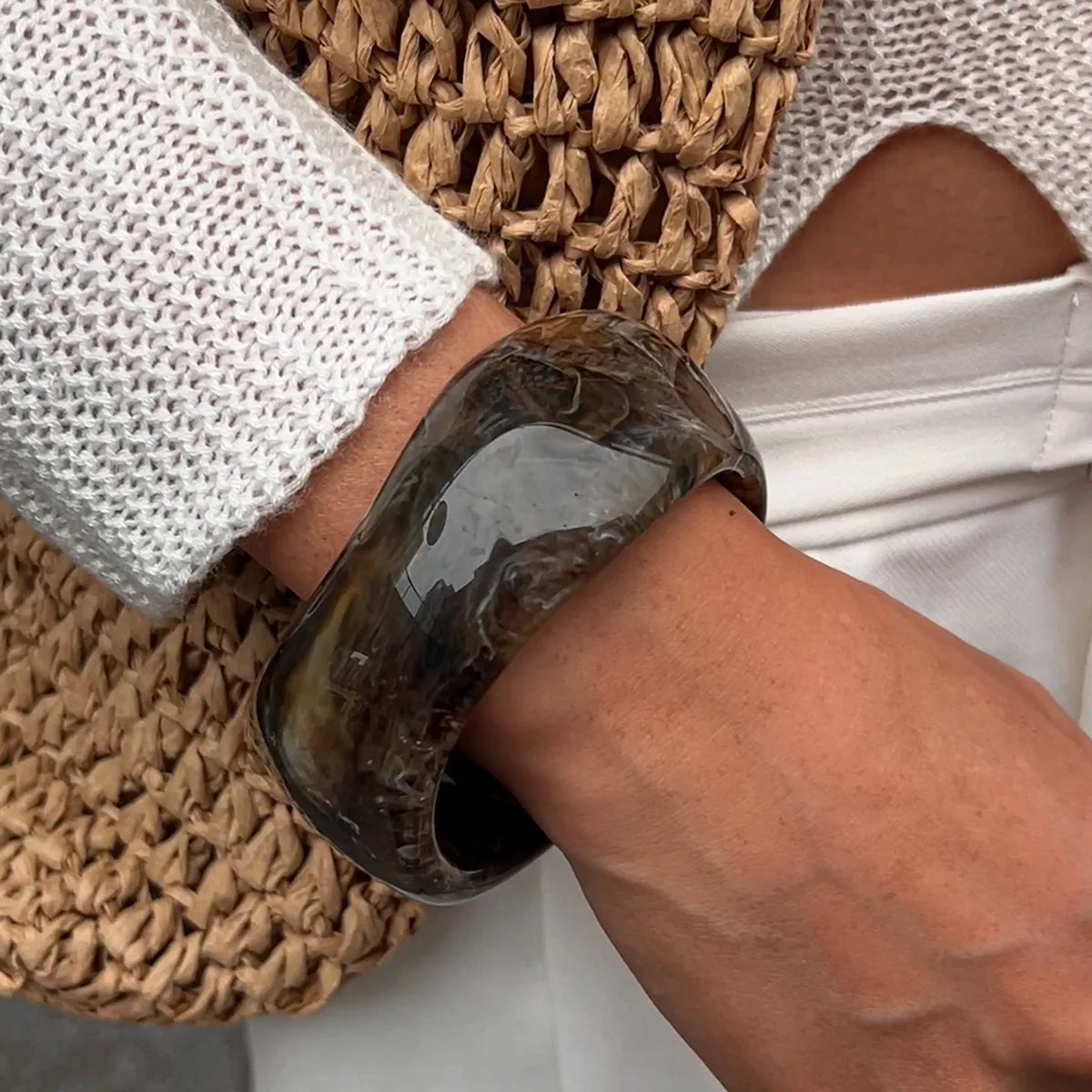 Bracelet Large en Résine – Style Géométrique