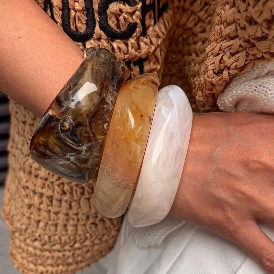 Bracelet Large en Résine – Style Géométrique